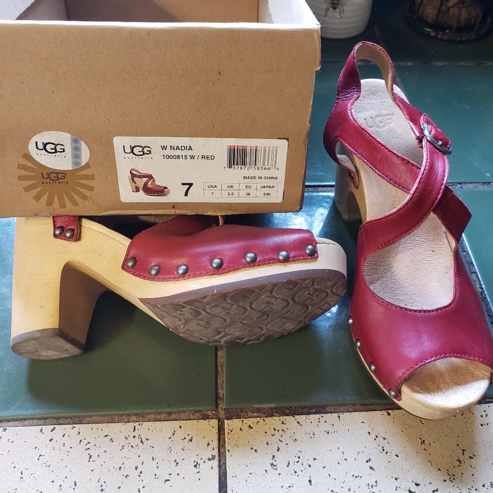 NIB Ugg Nadia Platform Sandals in Red